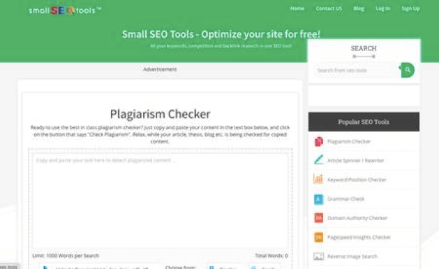 Screenshot der Small SEO Tools Website mit Plagiatsprüfer, Suchleiste, Tool-Liste und Textfeld zur Duplikaterkennung.