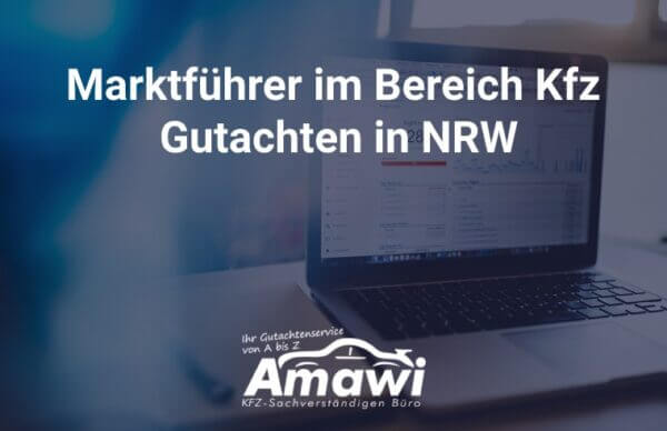 Laptop mit Diagrammen, Text: „Marktführer Kfz Gutachten NRW“, Amawi KFZ-Sachverständigen Büro Logo und Slogan unten.